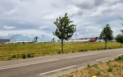 Um den Flughafen